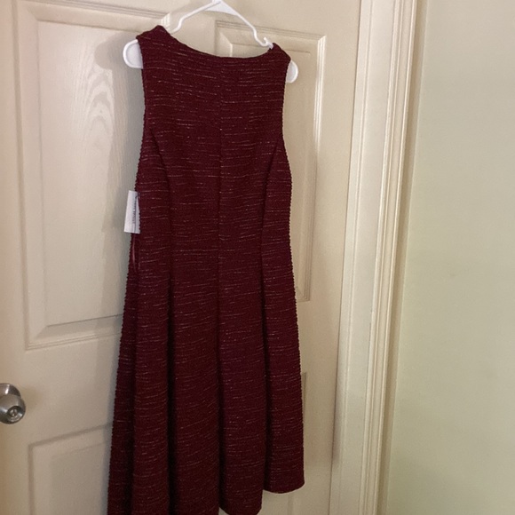 Burgundy short sleeveless dress Size 10/12 - Picture 3 of 5